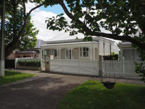 Grey Lynn Villa with Sky Tower View